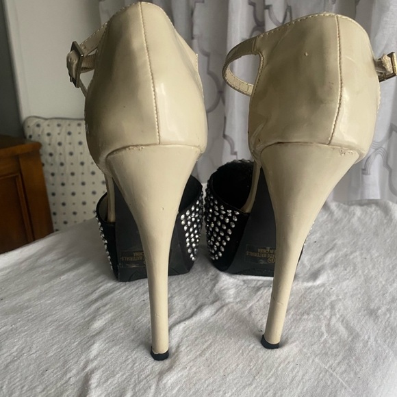 Two for the price of one. These are beautiful shoes in At a great price. - Picture 2 of 9